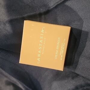 Bronzer by Anastasia in Amber